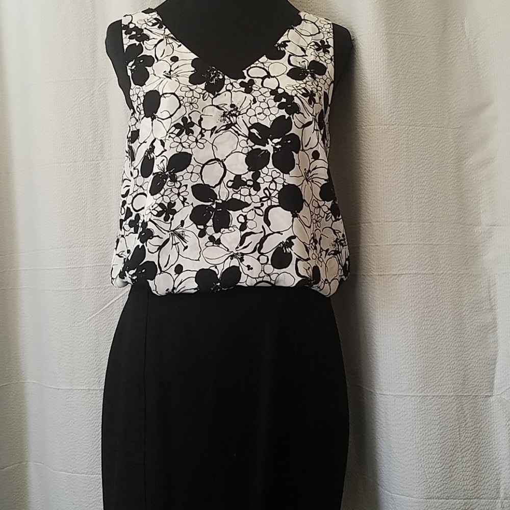 🎀 NWOT Ann Taylor Factory floral top
